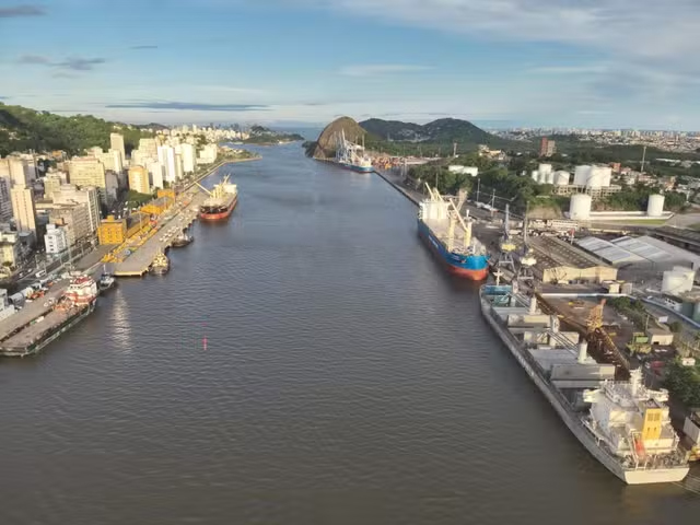 ジャガーの一つのエスピリトサント州ヴィトリア港（Reprodução/Vports）