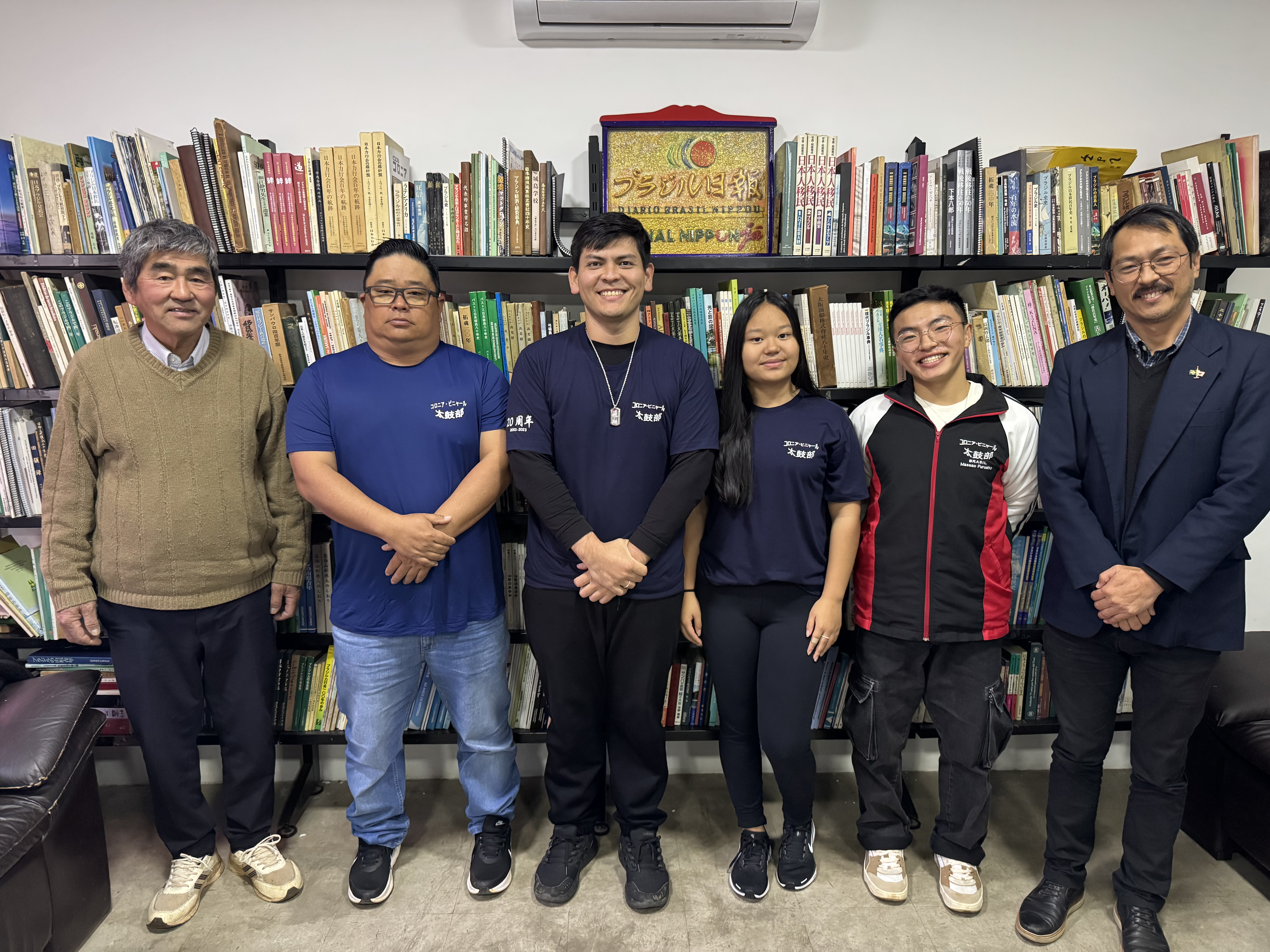 Membros da Associação Colônia Pinhal e do grupo de taiko Hisho