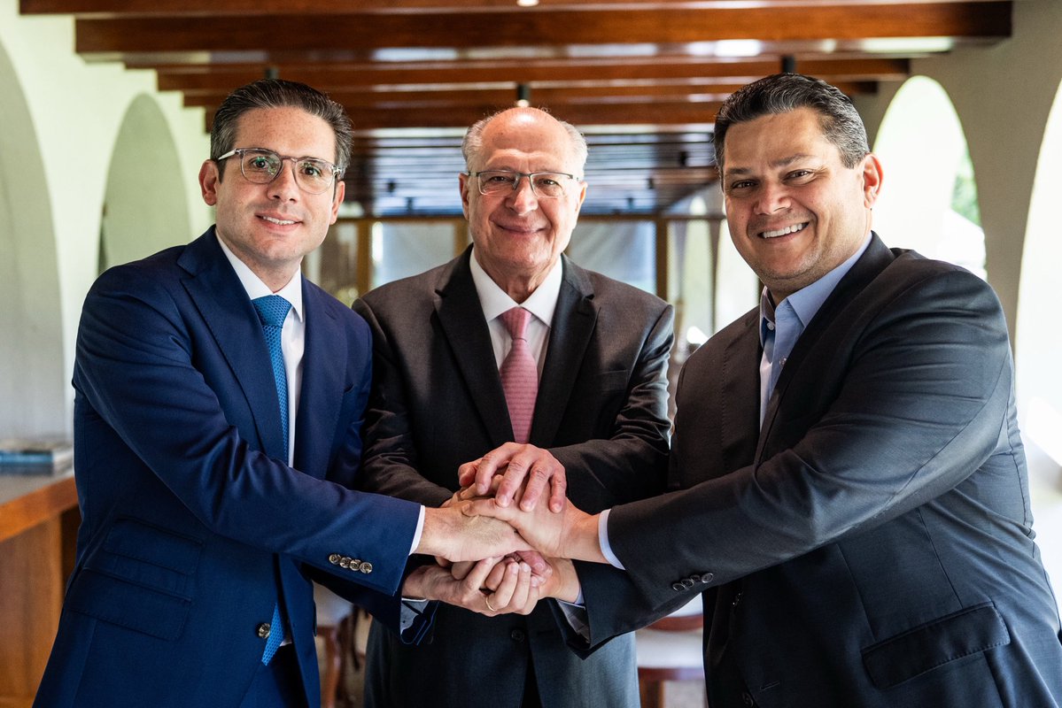 左から、モッタ下院議長、アルキミン副大統領、アルコルンブレ上院議長（Foto: Pedro Gontijo/Senado）