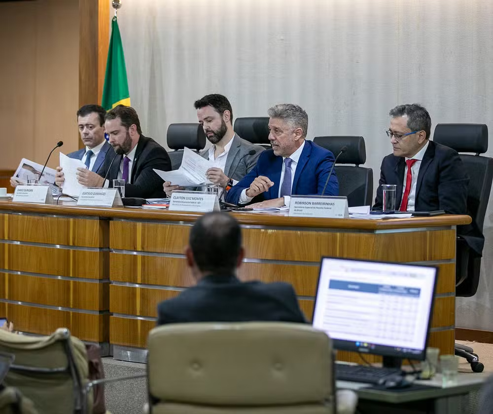 連邦政府による財政報告発表の記者会見の様子(Foto: Washington Costa/MPO)