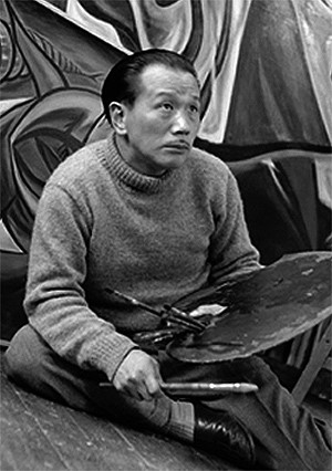 1953年、42歳の頃の岡本太郎（http://www.bunshun.co.jp/bunshitachi/enoaru.htm, Public domain, via Wikimedia Commons）