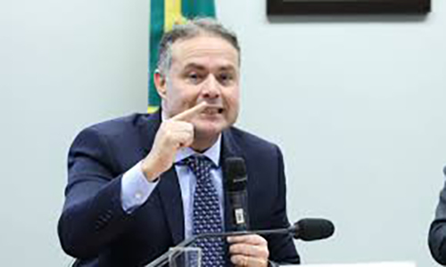 レナン・フィーリョ運輸相(Lila Marques/Agência Brasil)