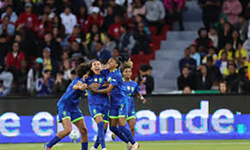 優勝を喜ぶ女子代表（Livia Villas Boas）