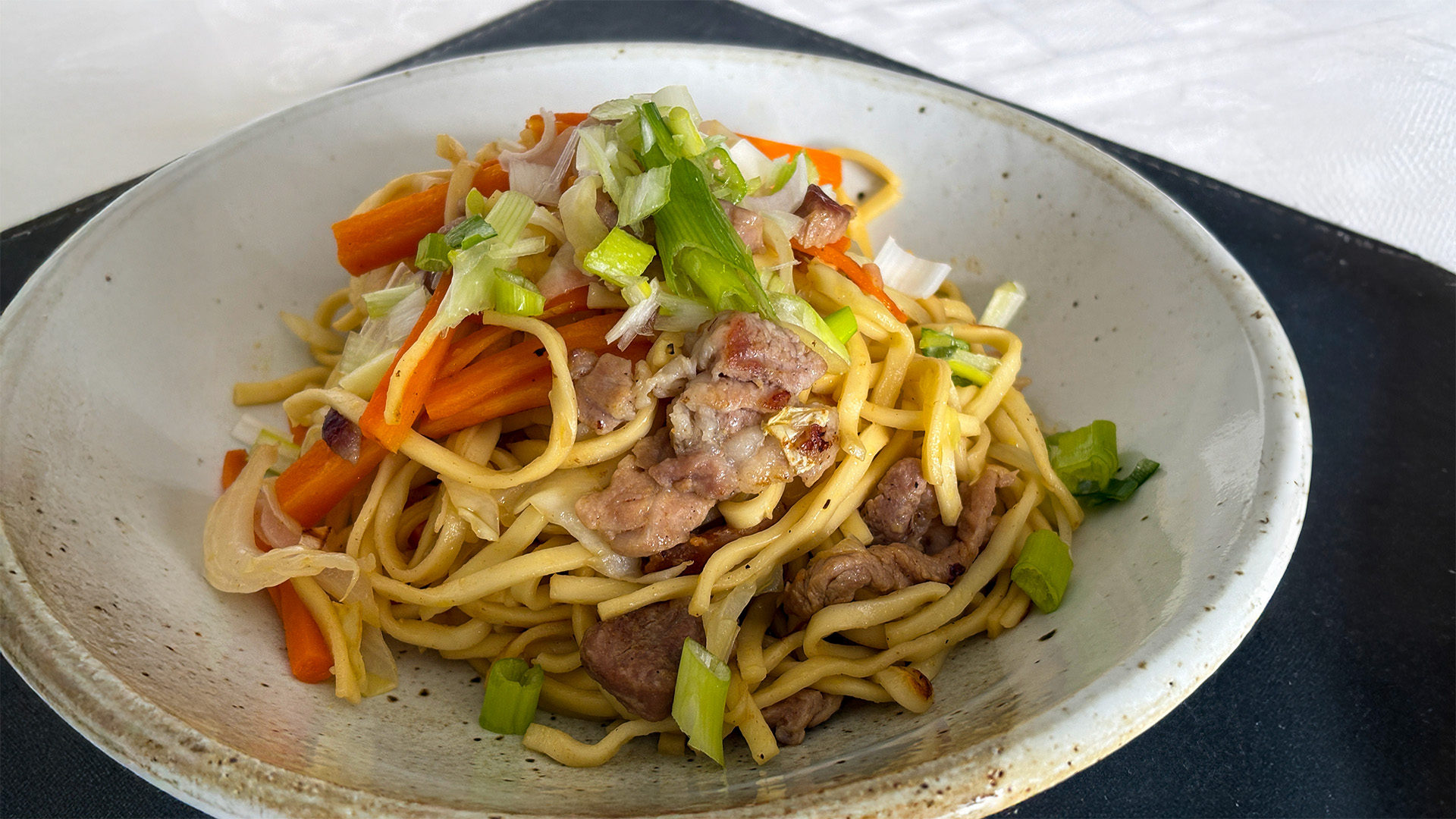 日本の定番＝ソース焼きそば＝レシピ紹介コーナー「いただきます」（34）＝「日本の家庭料理をブラジルで作る！」