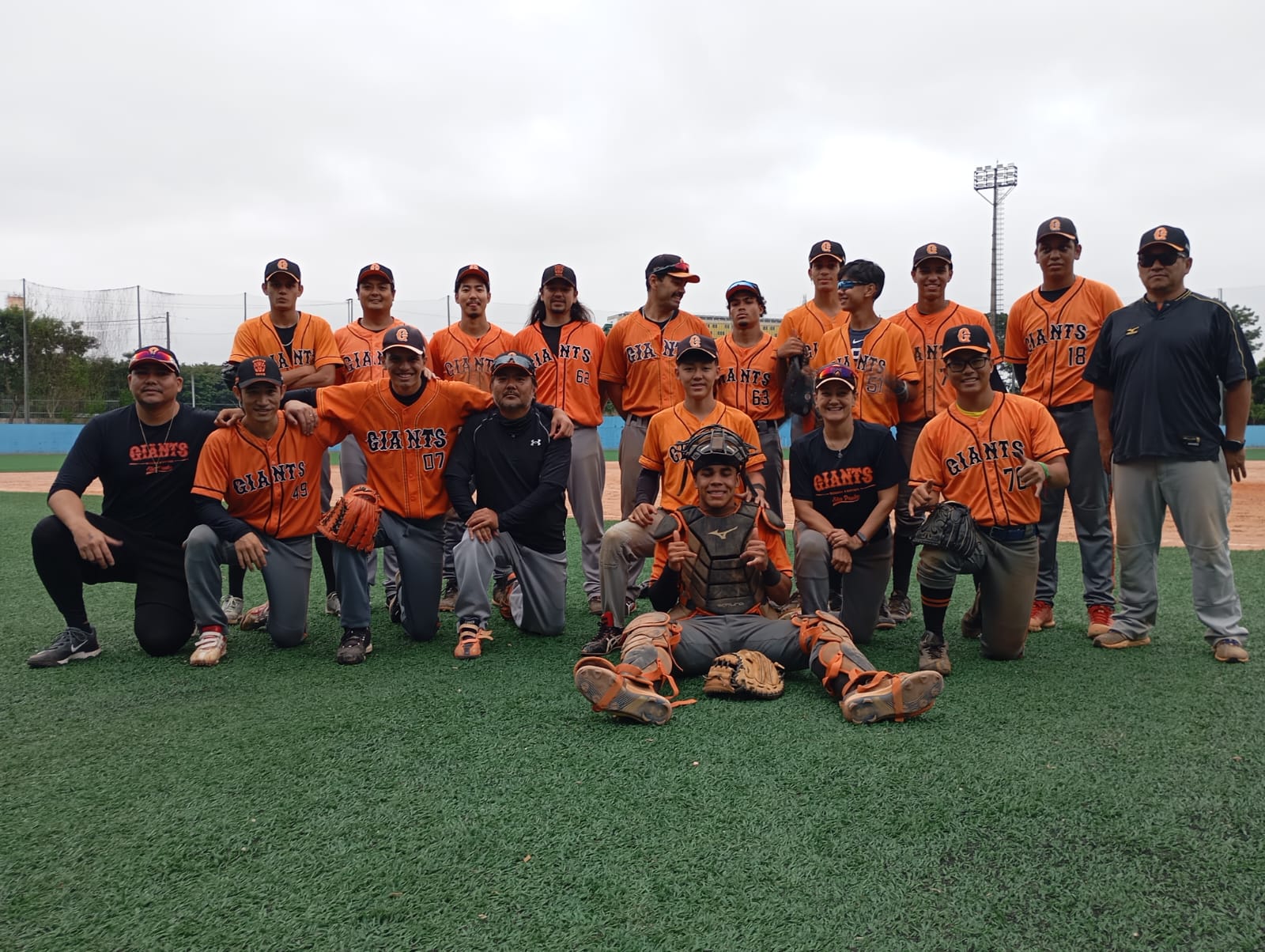 サンパウロ野球チーム(Giants)に加入しブラジルナショナル大会に参画(前列左から二人目、49番が青木さん) (1)