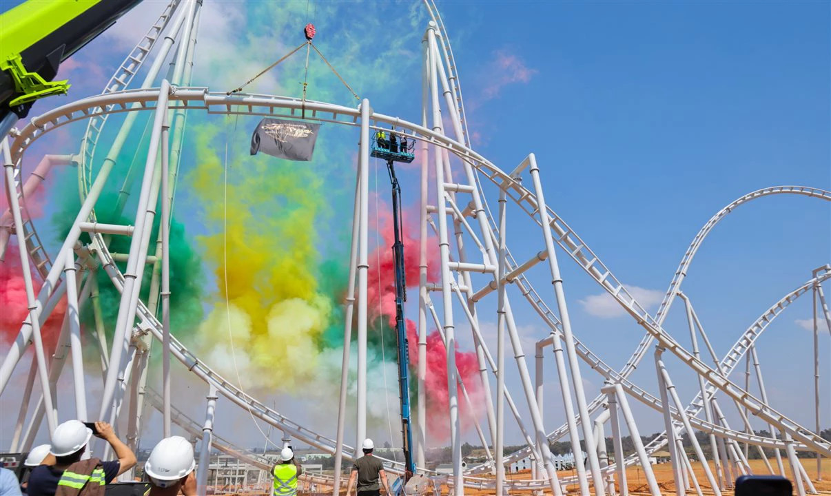 発射5秒で時速120キロに=南米最速ジェットコースター