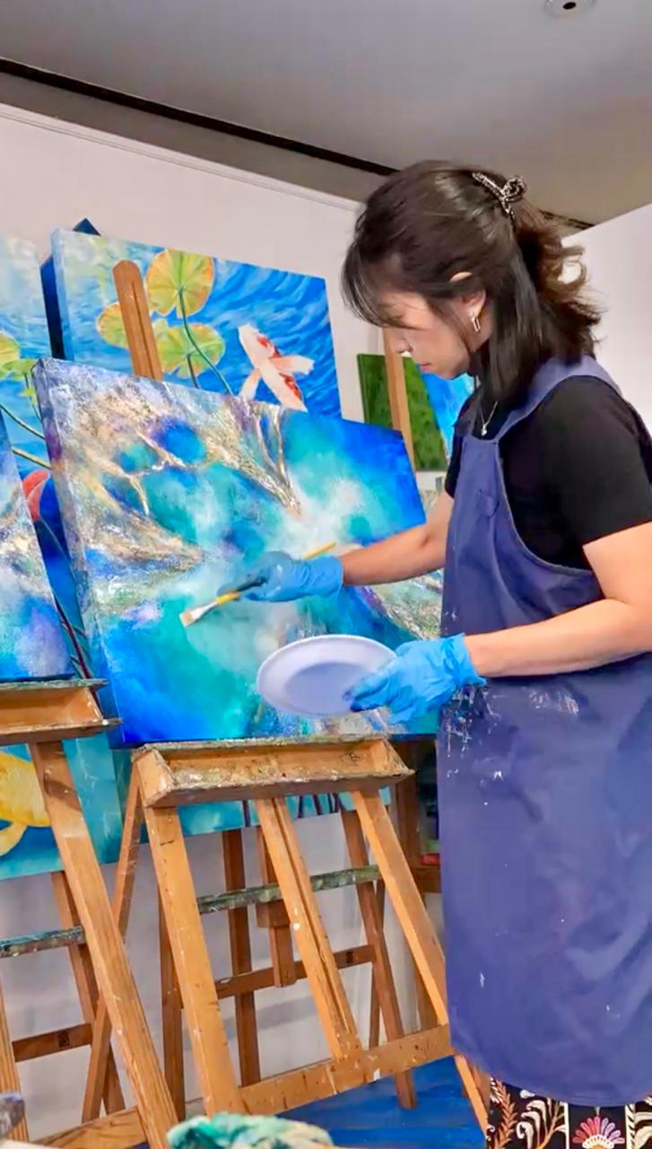 出展作品を製作中の大野さん