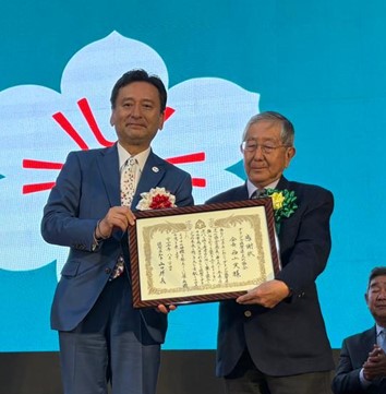 山口知事と西山会長（左から）