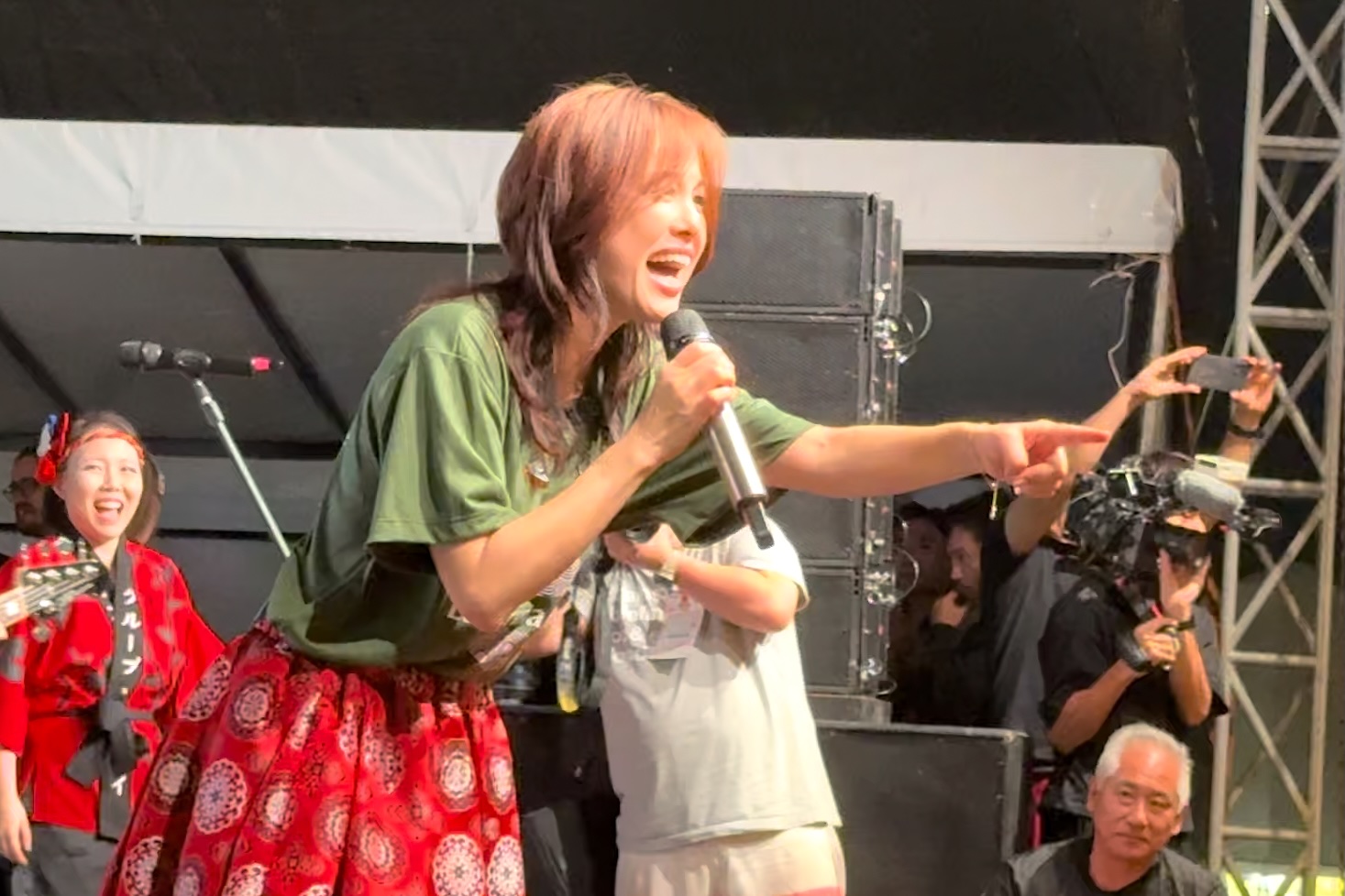 グルッポ・サンセイ＝ロンドリーナ祭り3万人突破＝会場踊らせた相川七瀬＝経済効果600万レの大盛況