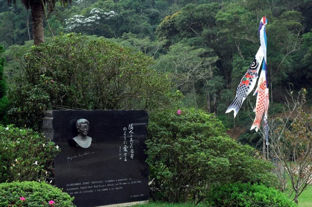 憩の園にある渡辺マルガリーダさんの記念碑