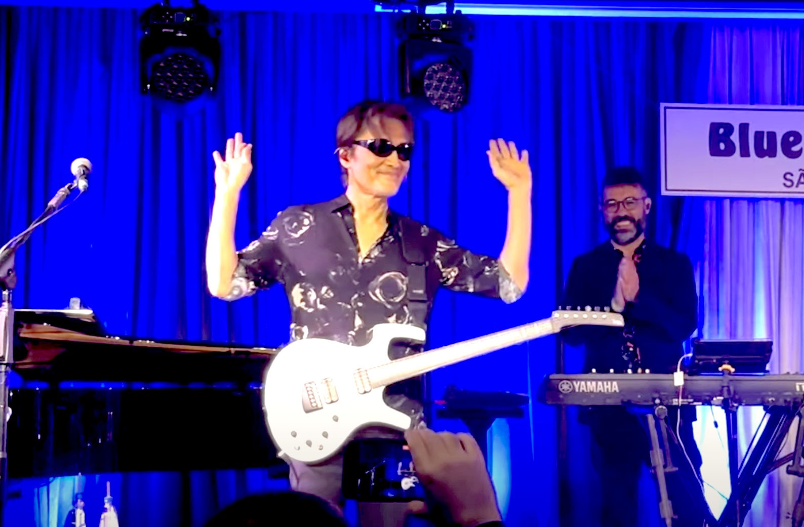 サンパウロ・ブルーノートで相川七瀬公演中に紹介された織田哲郎