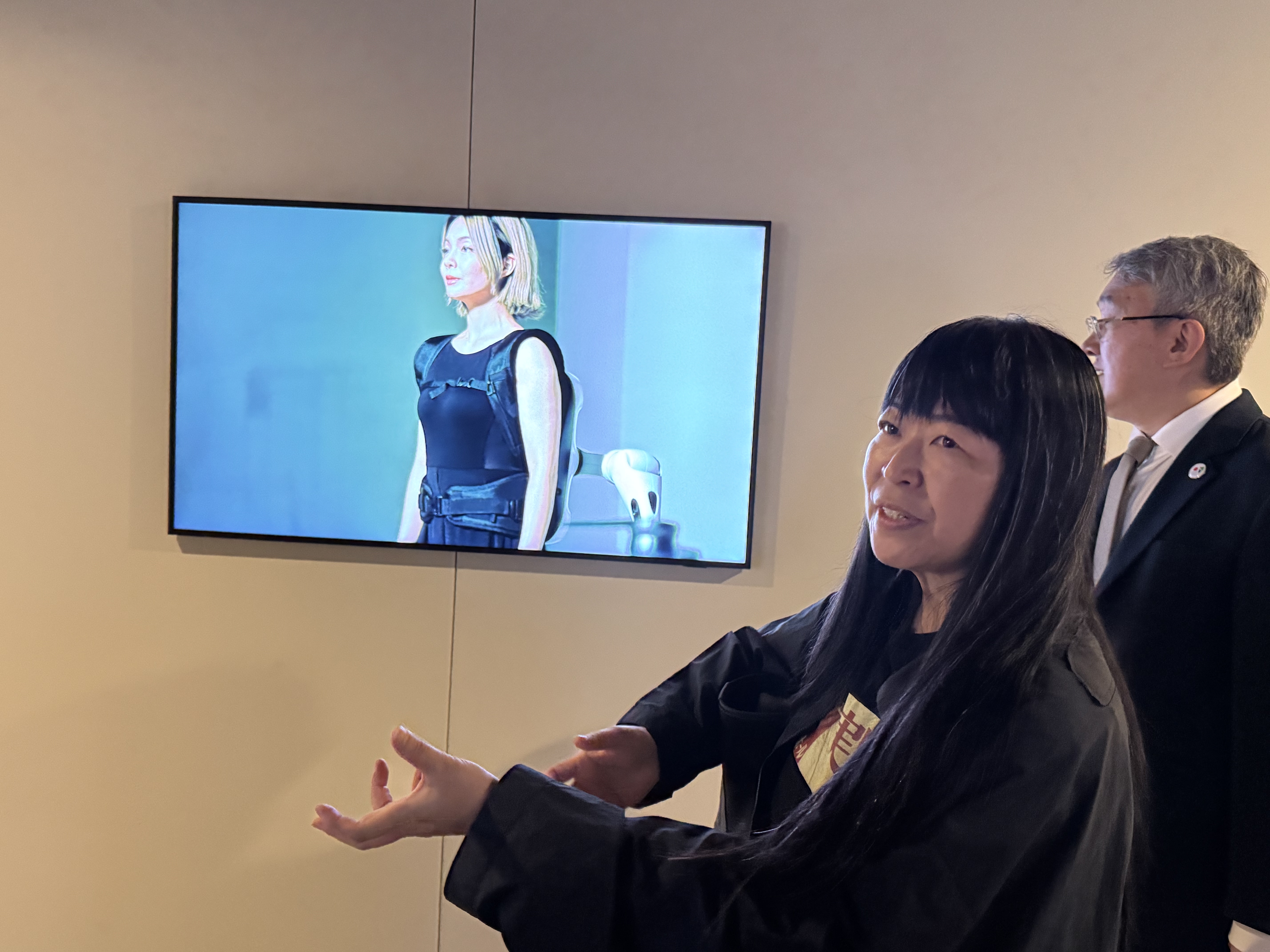 展示を説明する森山さん