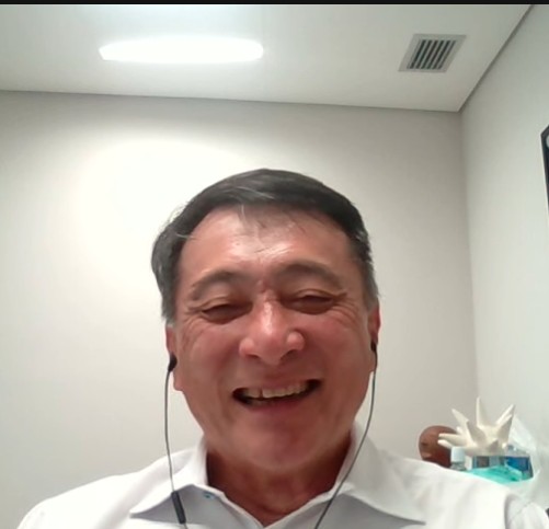 サンパウロ日本人学校の思い出を語る伊豆山PTA会長