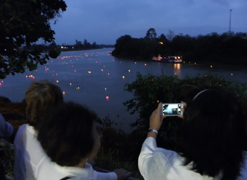 灯籠流しの様子