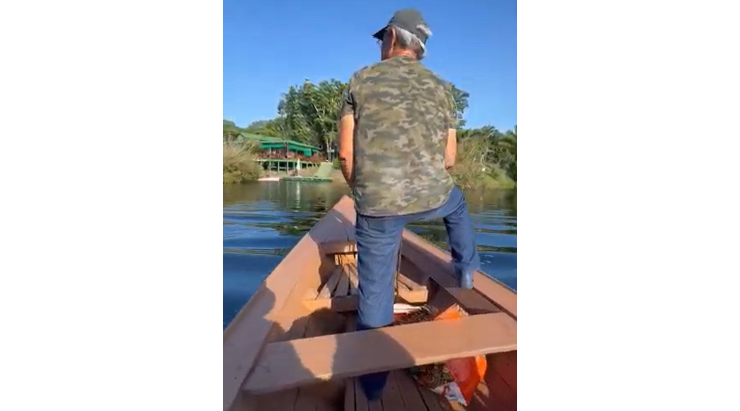 アマゾン暮らしの極意聞く=日本語ガイド大塚喜吉さん=中=揺れるボートの上を歩く74歳