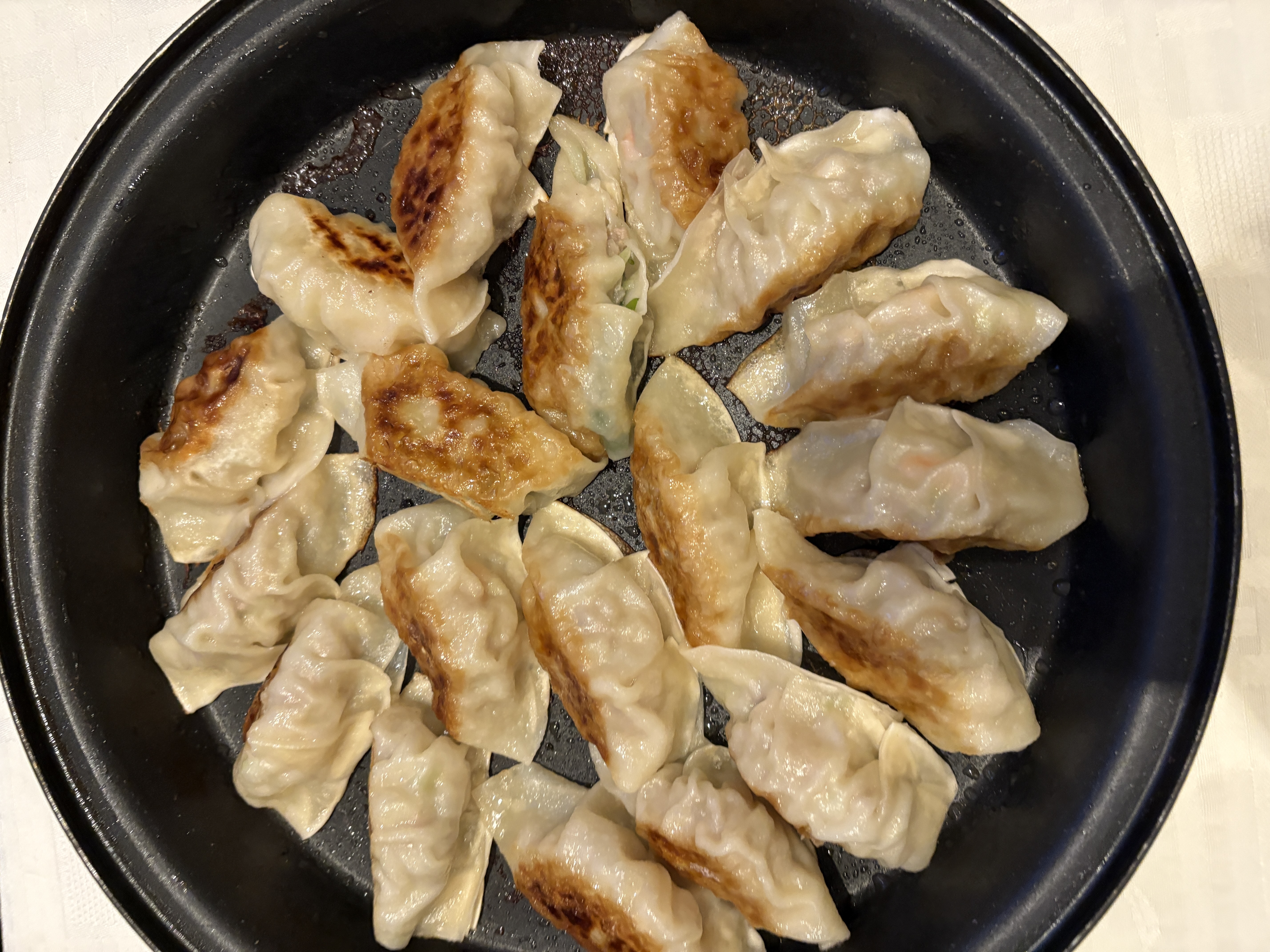 エビ入り餃子=レシピ紹介コーナー「いただきます」(58)=「日本の家庭料理をブラジルで作る!」