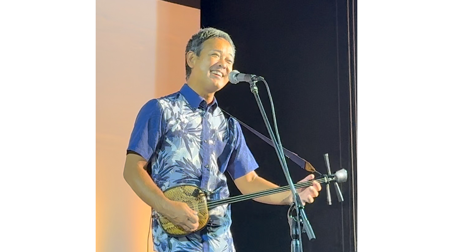 池田卓さん=軽妙なおしゃべりと優しい調べ=4カ所で八重島民謡ライブ