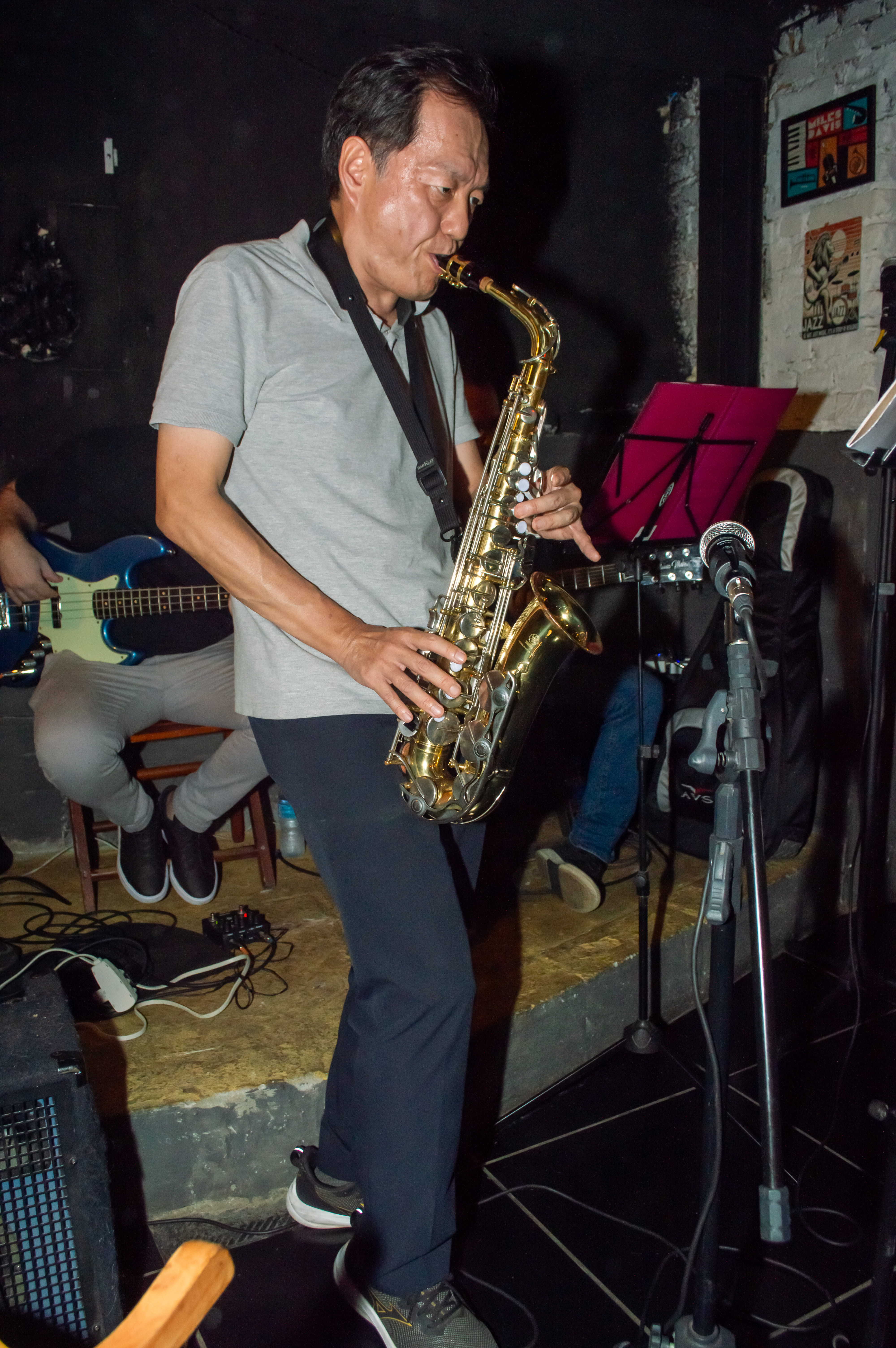 駐在員向けのサックス教室の発表会で(本人提供)