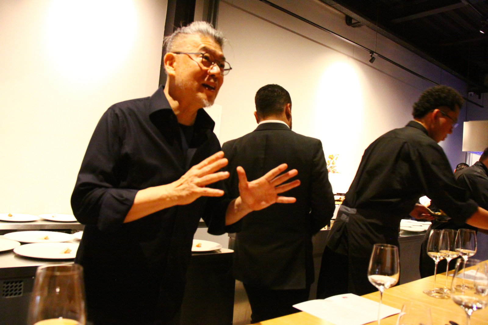 開業6周年記念イベント＝レストラン「村上」