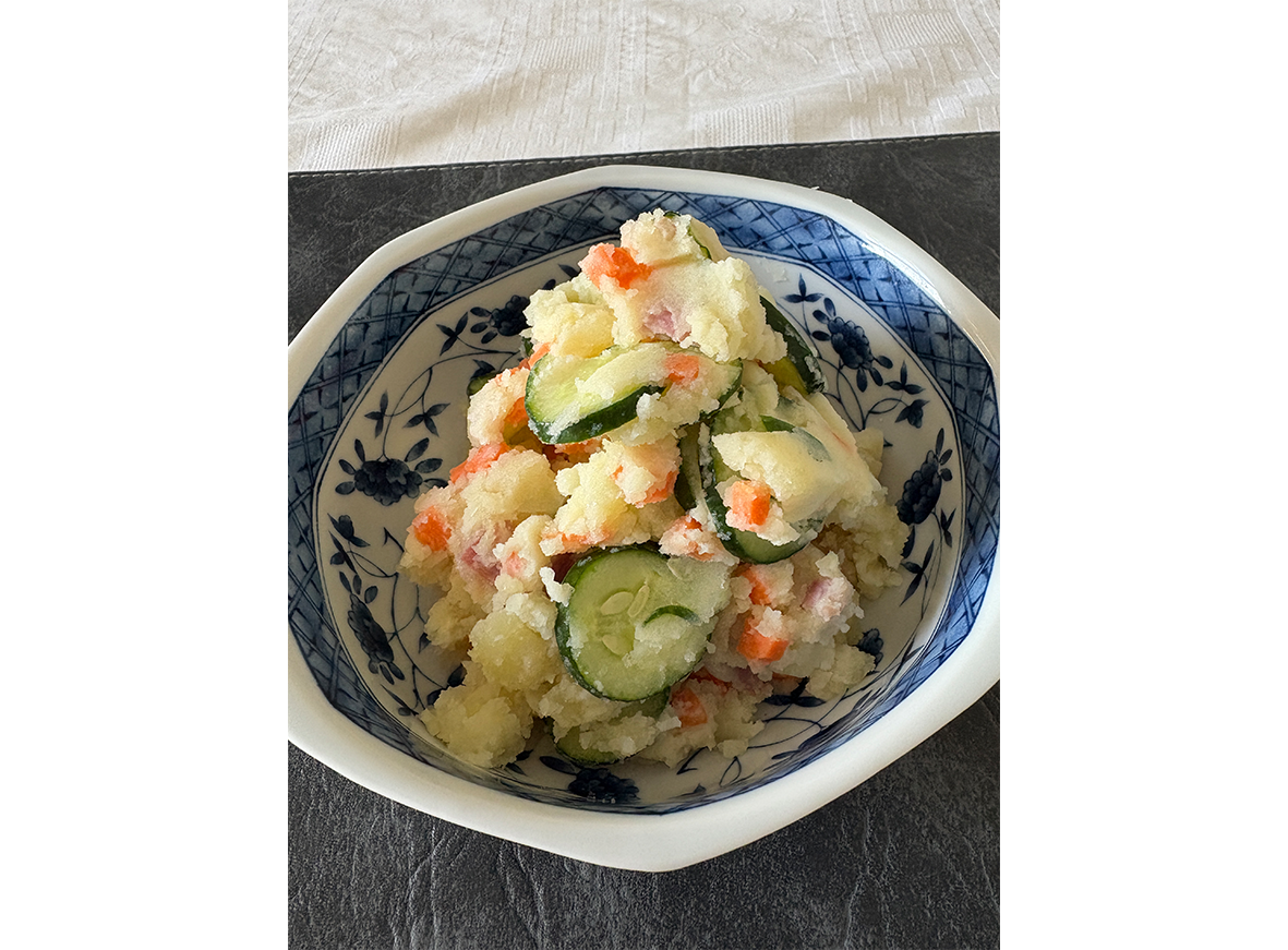 ベーコンポテサラ=レシピ紹介コーナー「いただきます」(59)=「日本の家庭料理をブラジルで作る!」