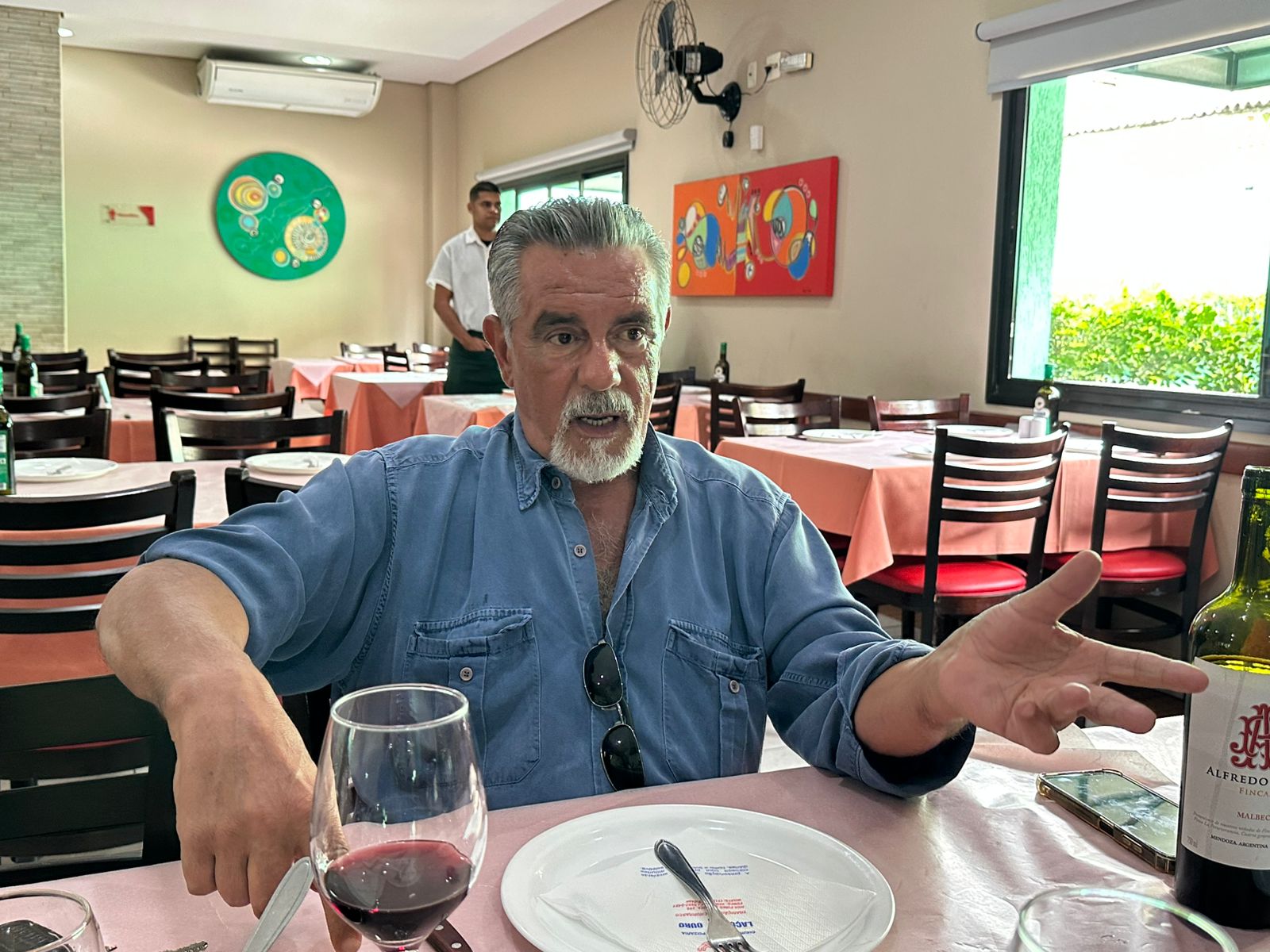 経営について語るアントニオさん