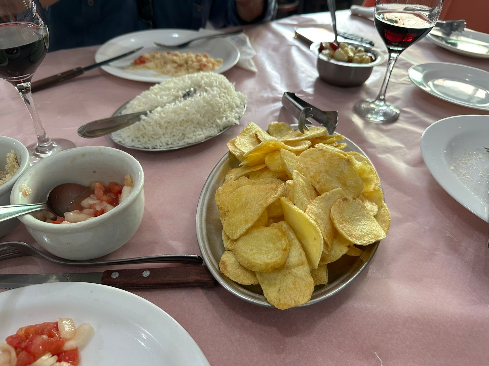 付け合わせのポテトチップス「フリッタス・ア・ポルトゥゲーザ」