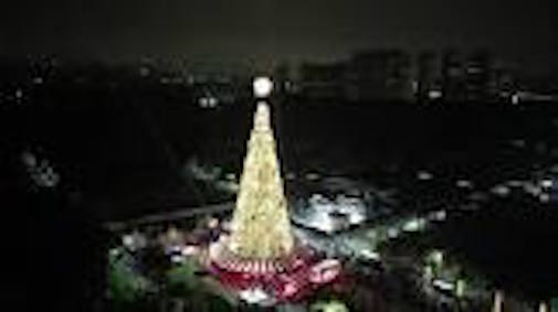 サンパウロ市に早くも巨大クリスマスツリーお披露目