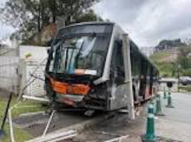 サンパウロ市でバスが制御不能となり、パニック