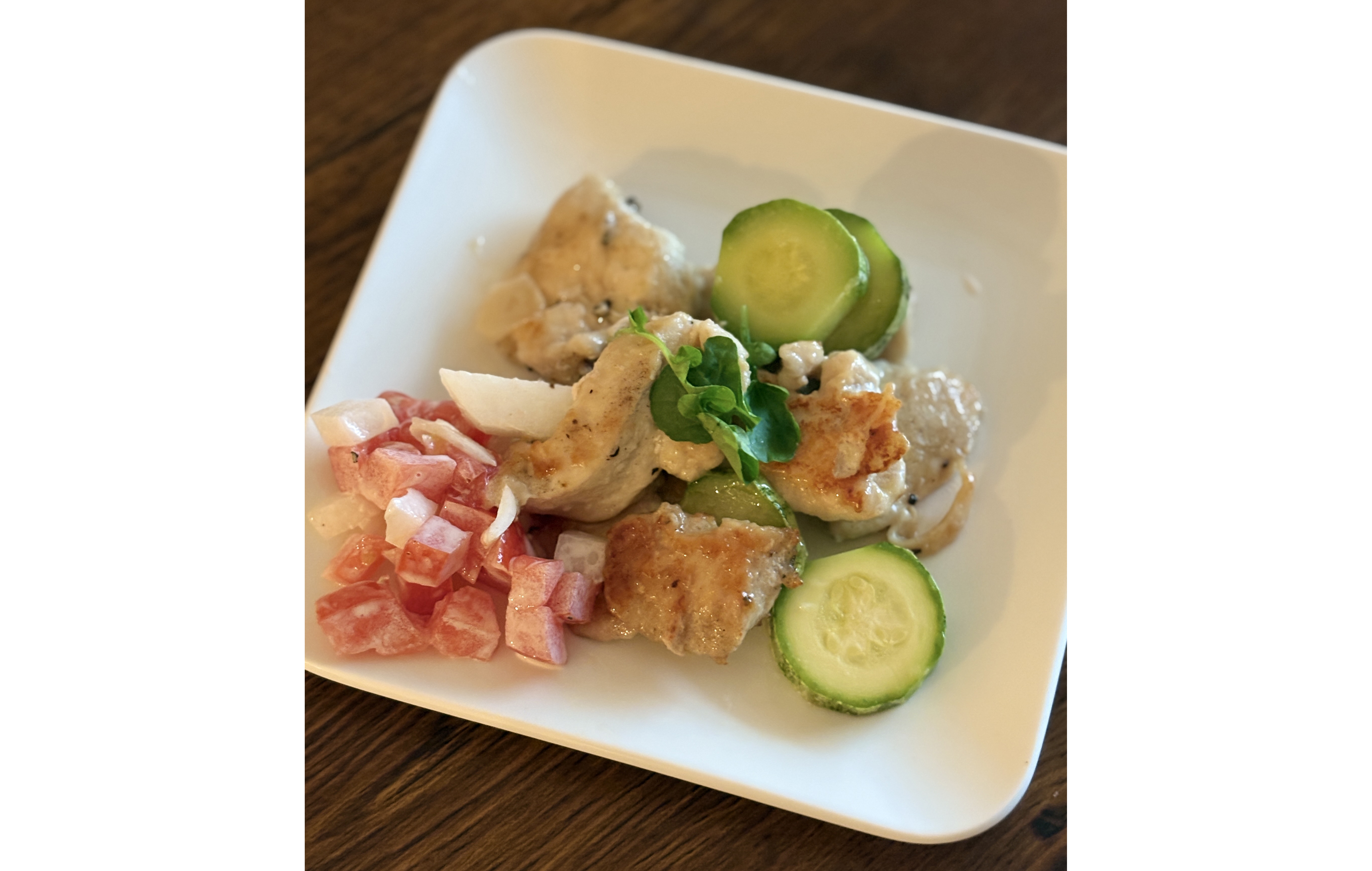 ズッキーニと鶏むね肉のタルタルソース添え=レシピ紹介コーナー「いただきます」(63)=「日本の家庭料理をブラジルで作る!」