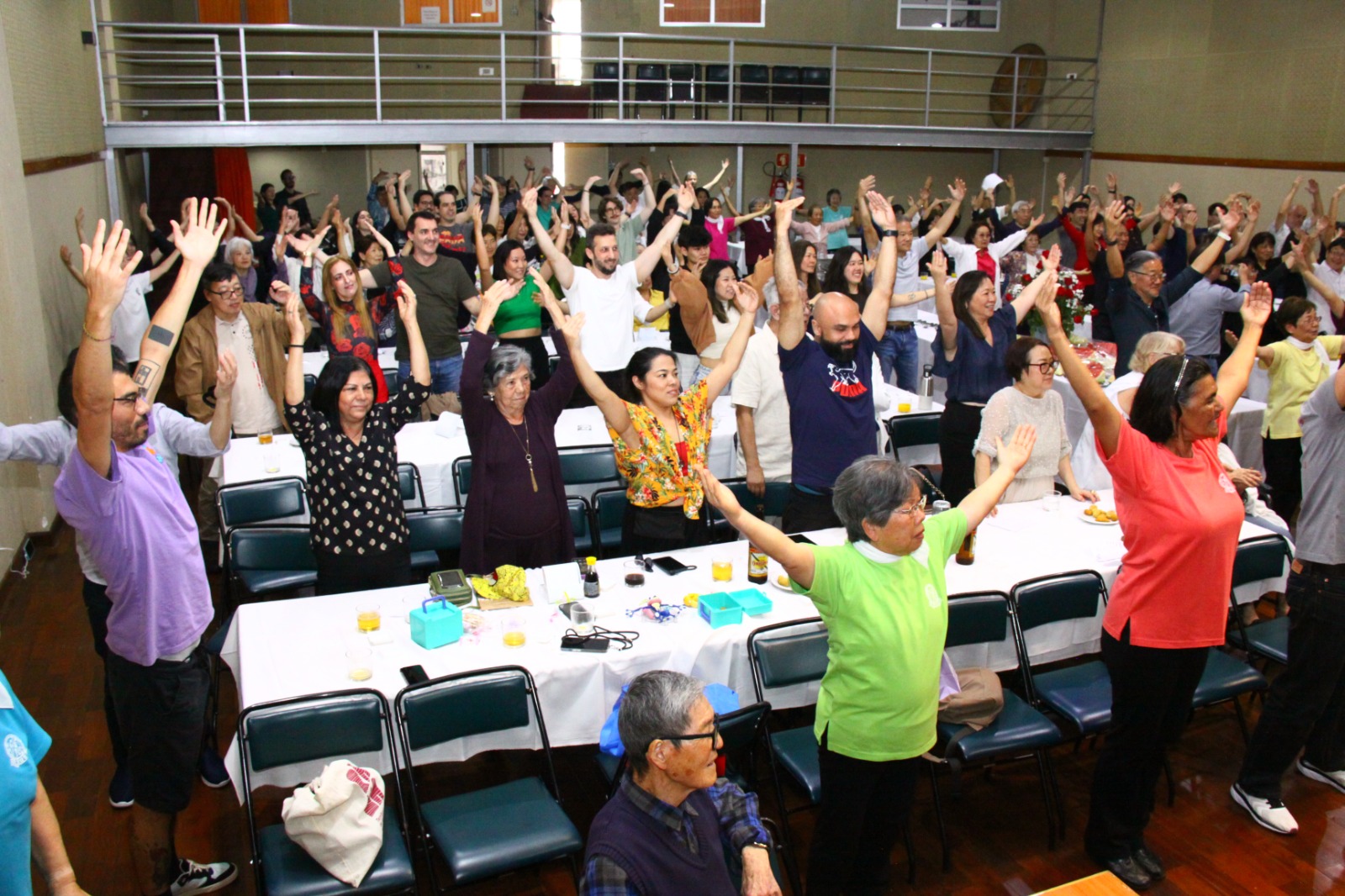 感謝の集いに150人出席＝藤瀬プロダクション