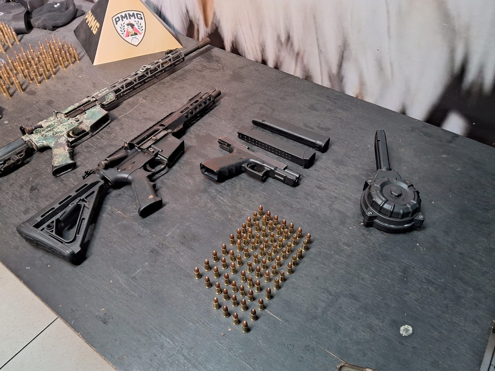 未明のシュラスコで銃撃戦発生