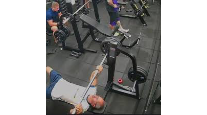 ジムで持ち上げたバーベル落下で男性死亡