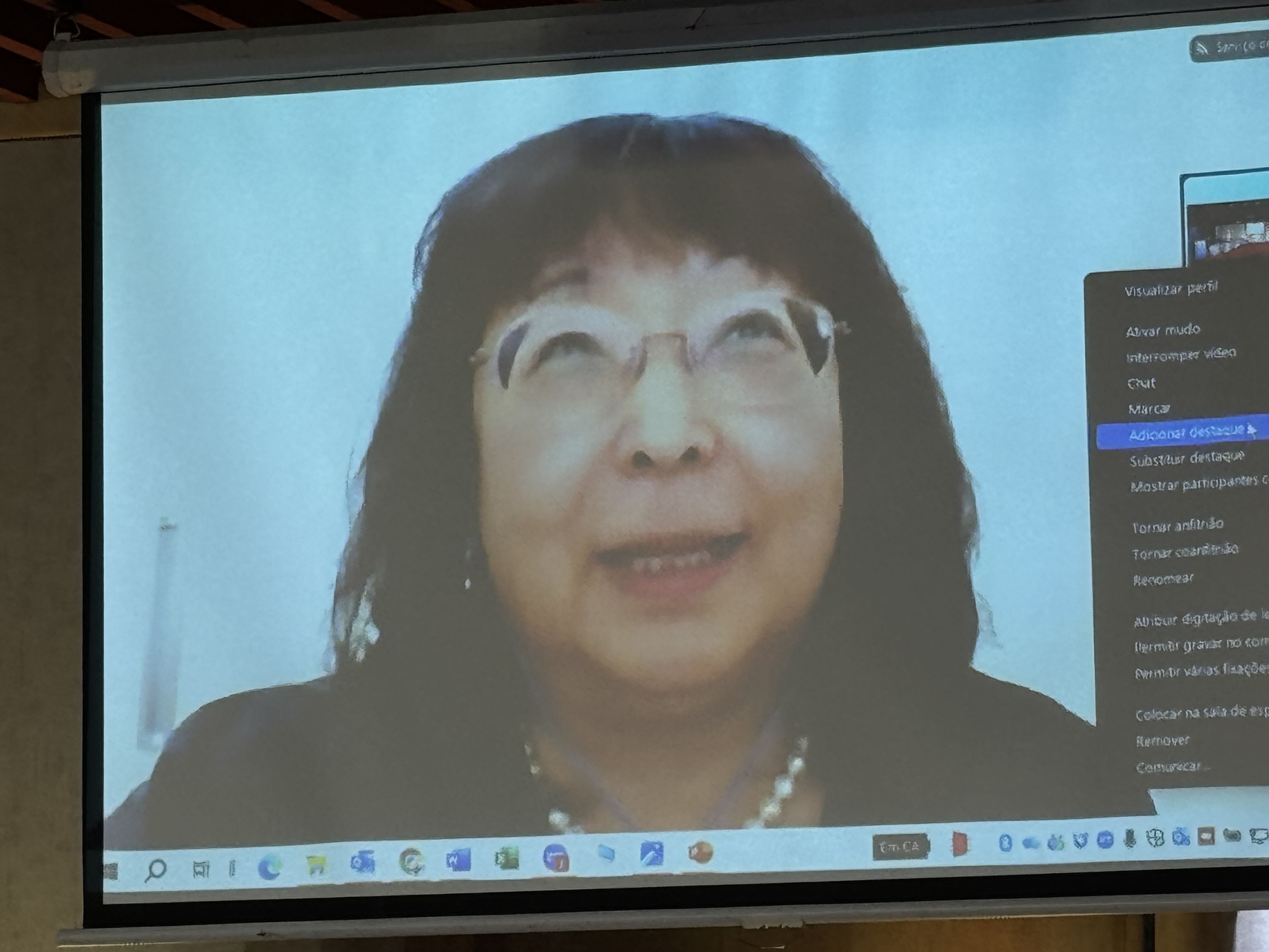 意見を述べる中川医師