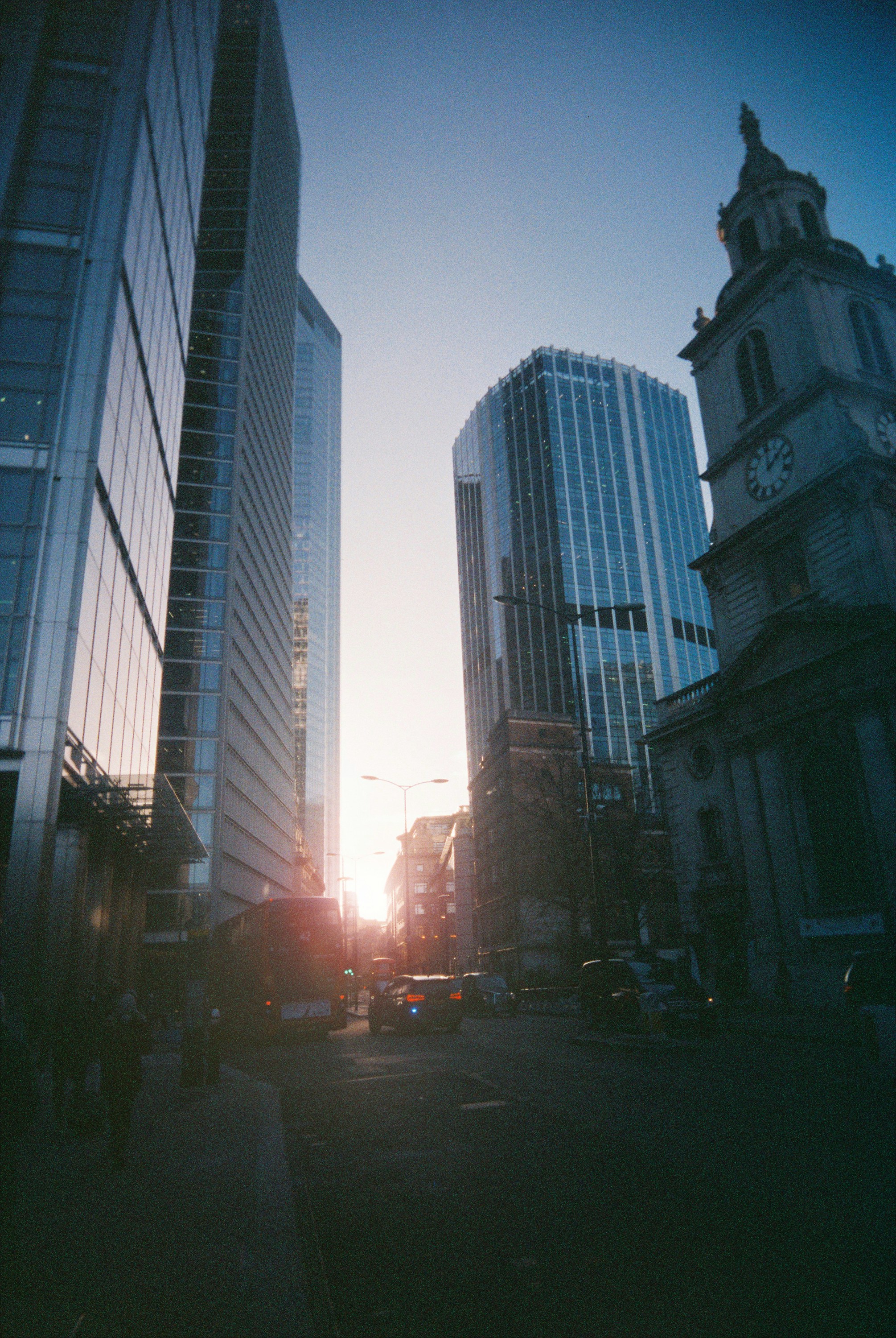 【8日の市況・速報】ブラジル経済、成長見通しが上方修正/インフレ:10月に大幅鈍化 IPCAは4.4%見通しへ低下