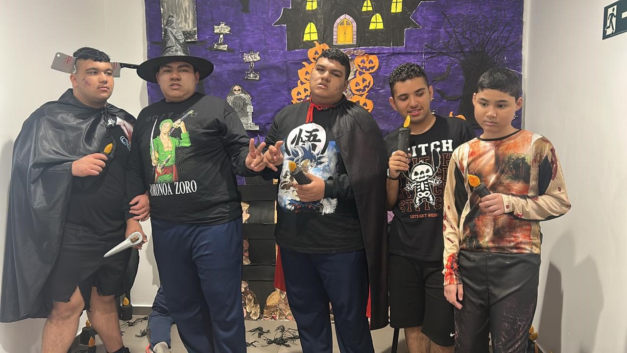 ハロウィンを楽しむPIPAの生徒たち（提供写真）