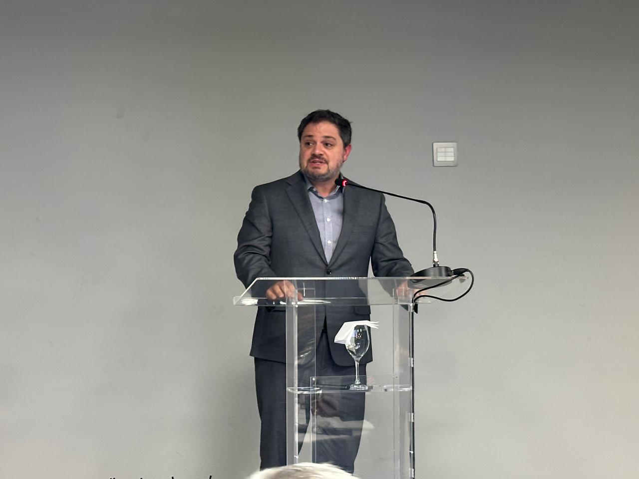 Professor Spektr Matias