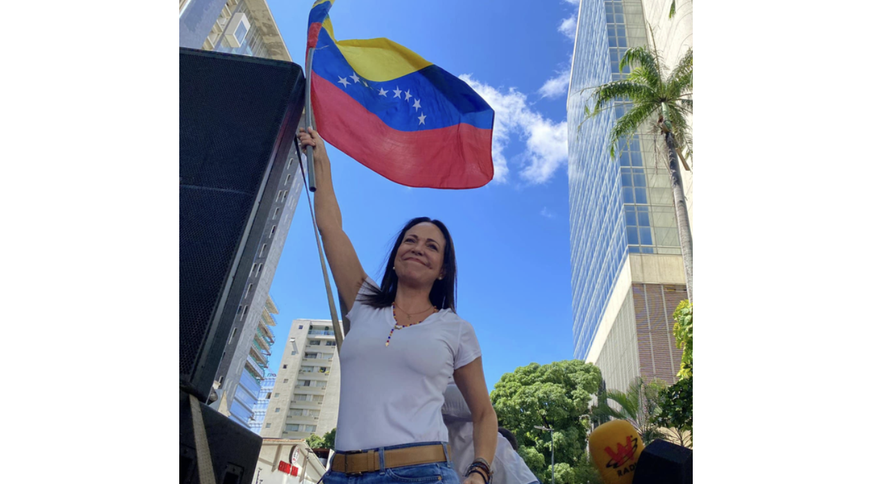 ノーベル平和賞=マチャド娘が代理受賞=マドゥロ辞任求める異例の式典