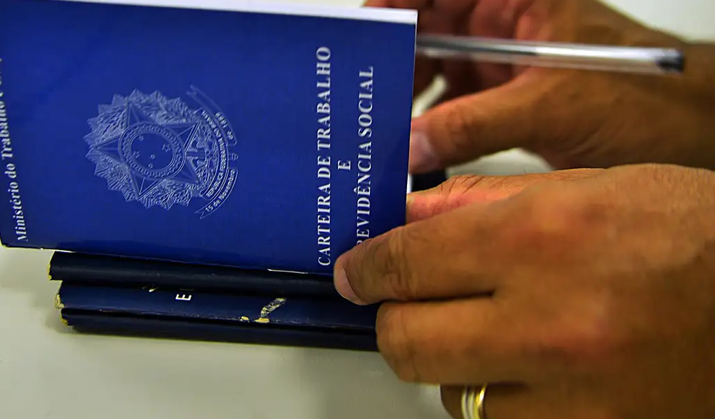 労働手帳（© Marcello Casal Jr./Agência Brasil）
