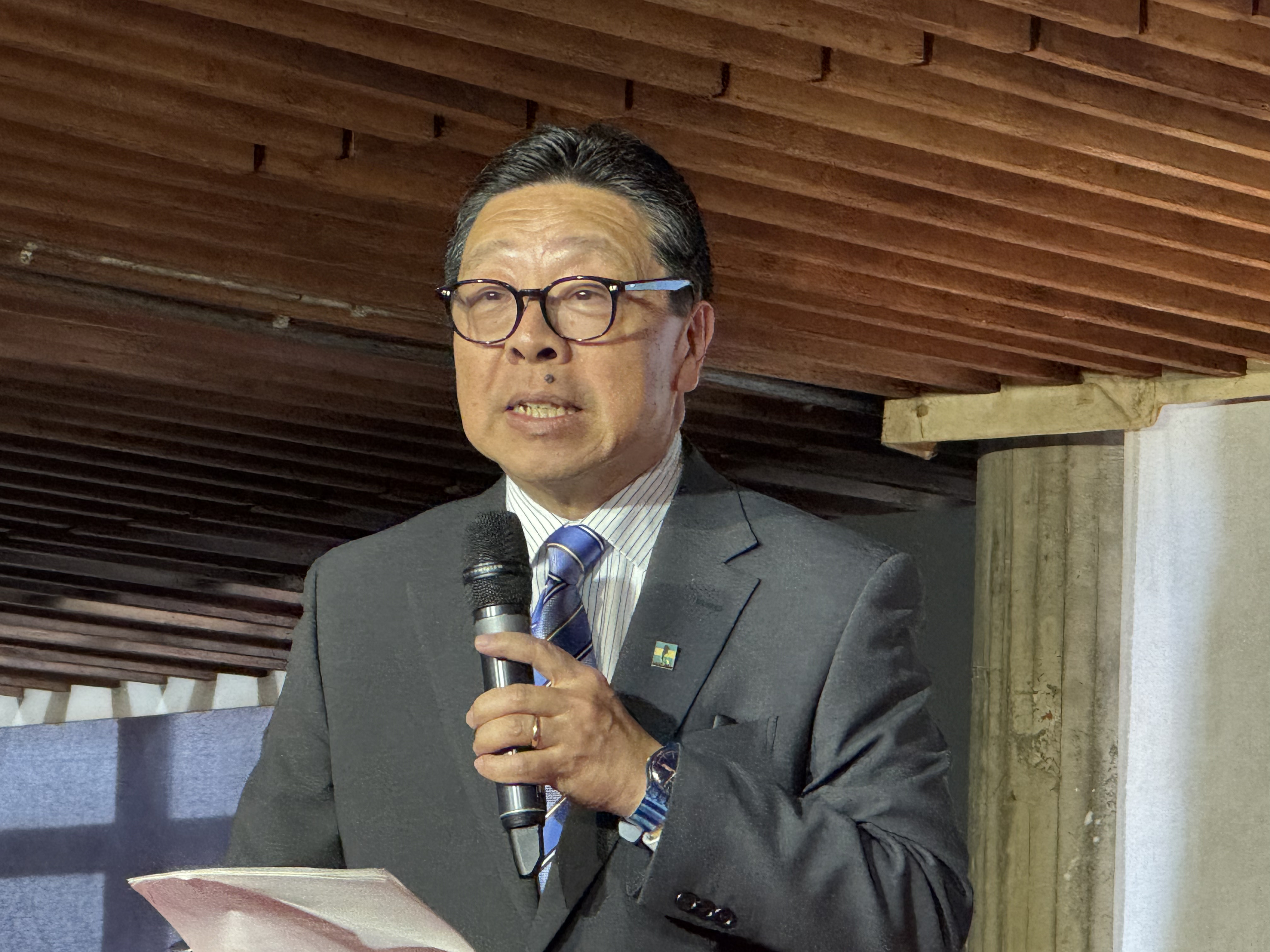 発表する松本アルベルトさん