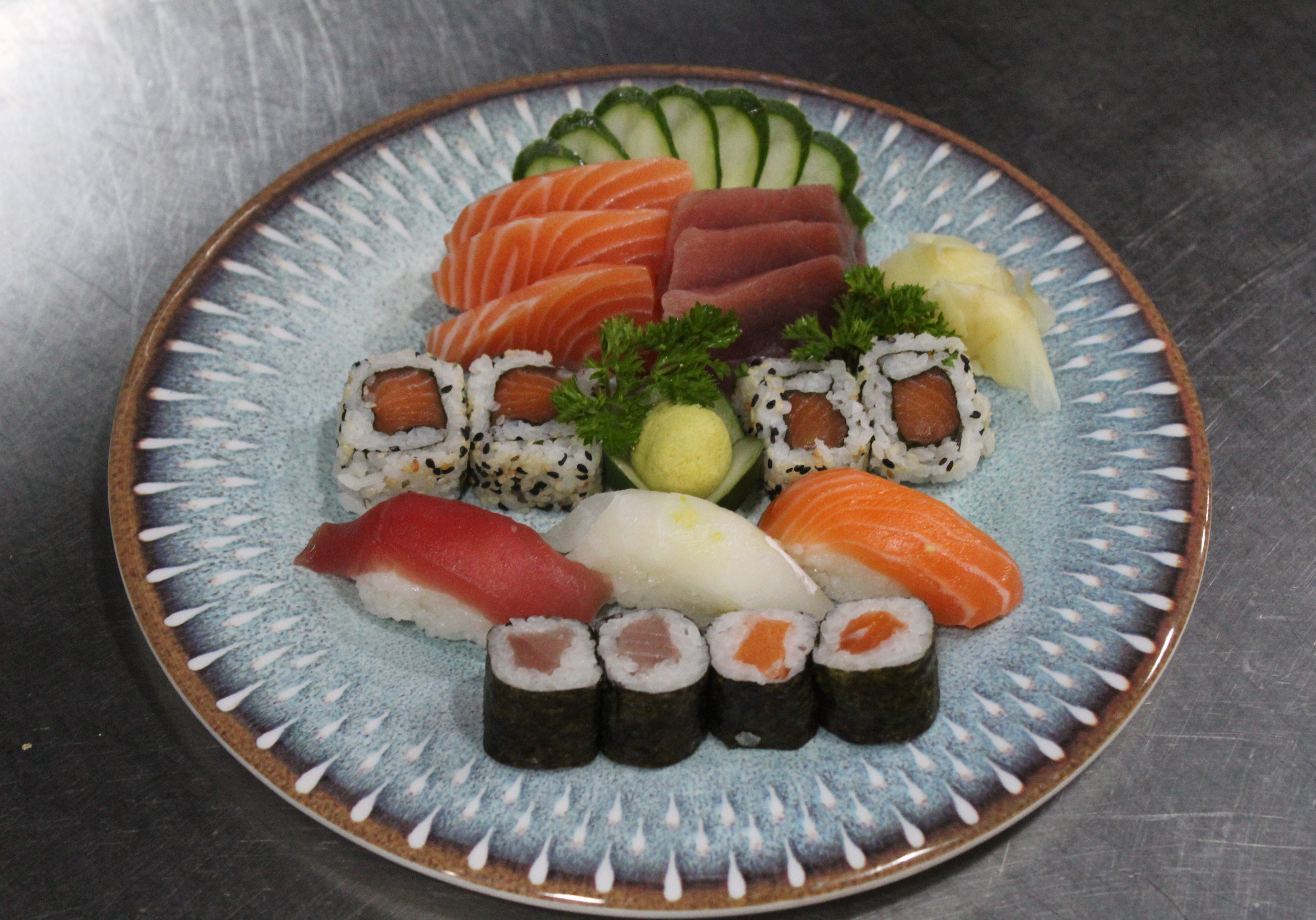 寿司刺身盛り合わせ