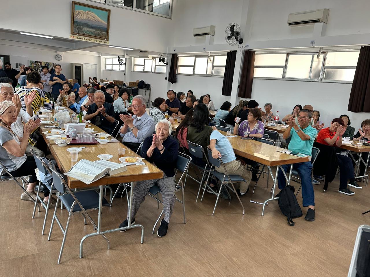 手作り餅のお雑煮に大満足＝岩手県人会忘年会に90人