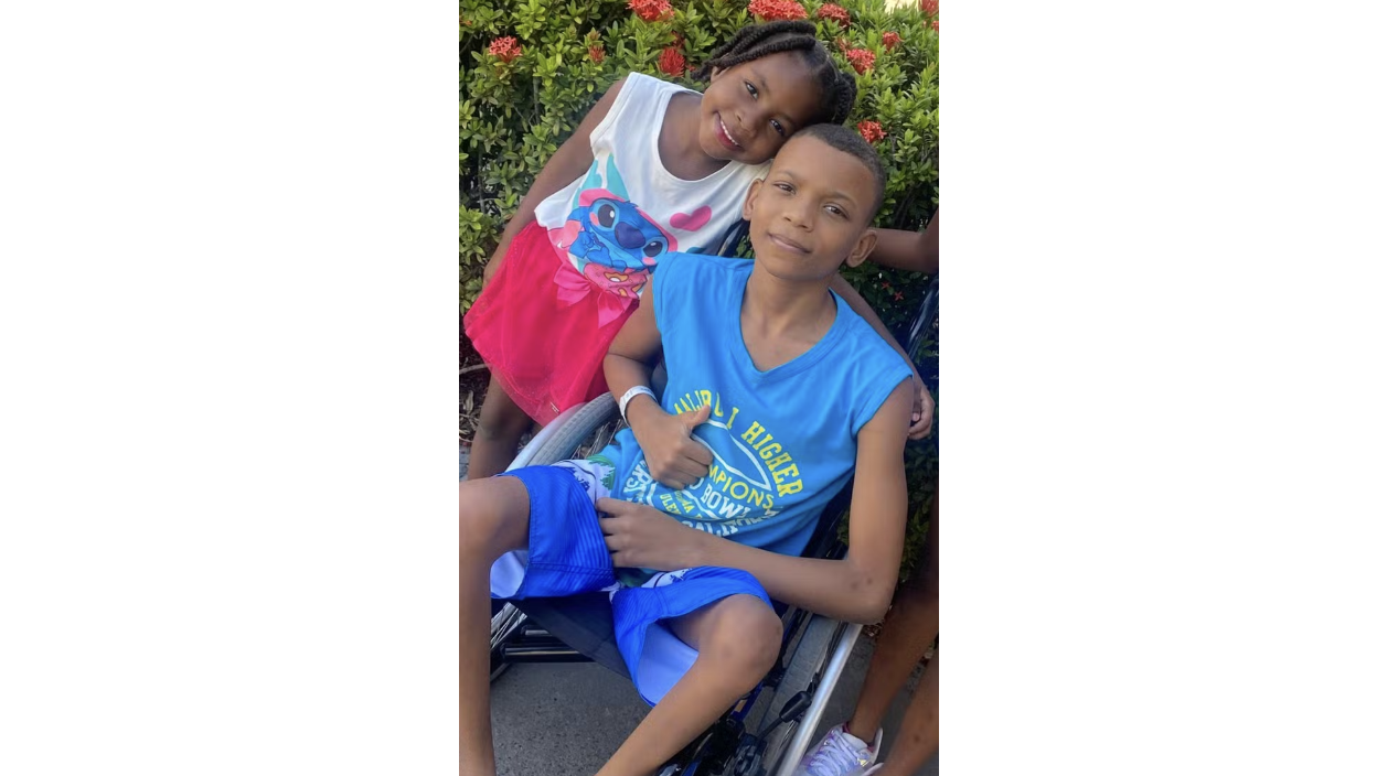 銃弾から身を守る「恐竜欲しい」=貧民街に住む子のXマスの願い