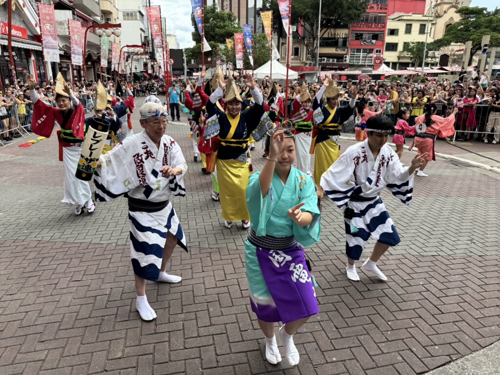 昨年のレプレーザ連の阿波踊りの様子