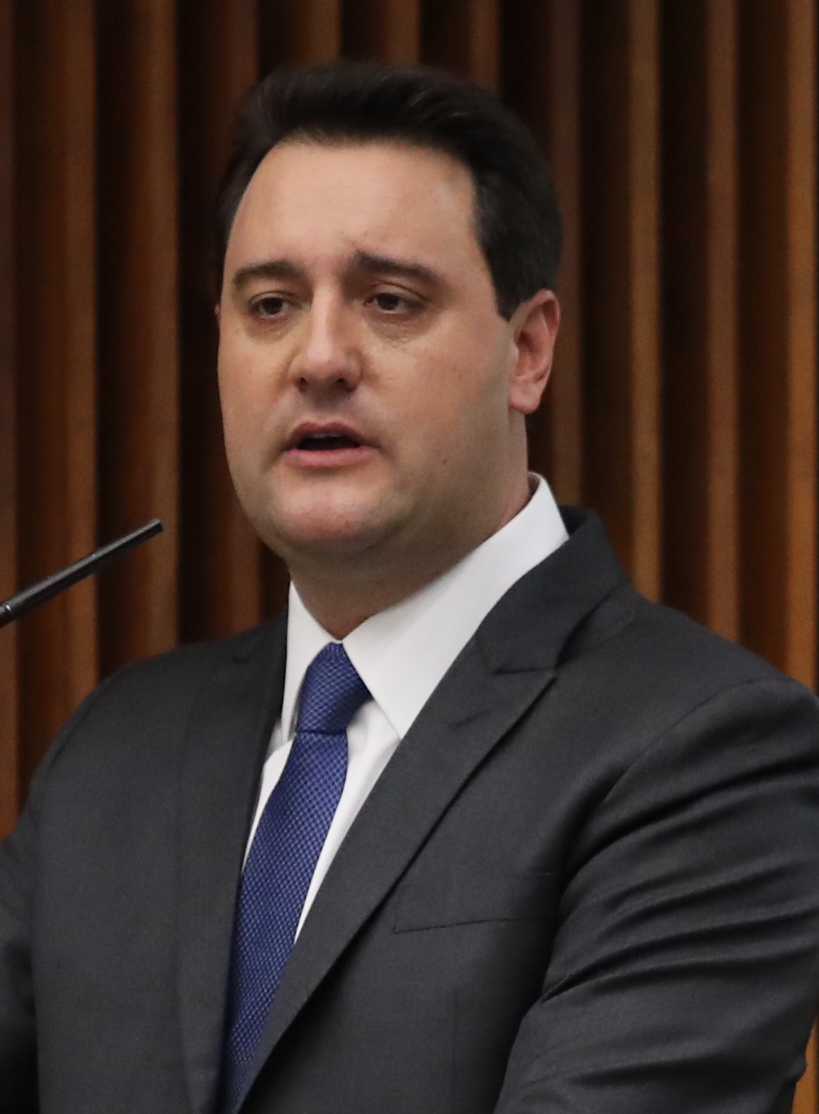 ラチーノ・ジュニオル氏 (Assembleia Legislativa do Paraná, Public domain, via Wikimedia Commons)