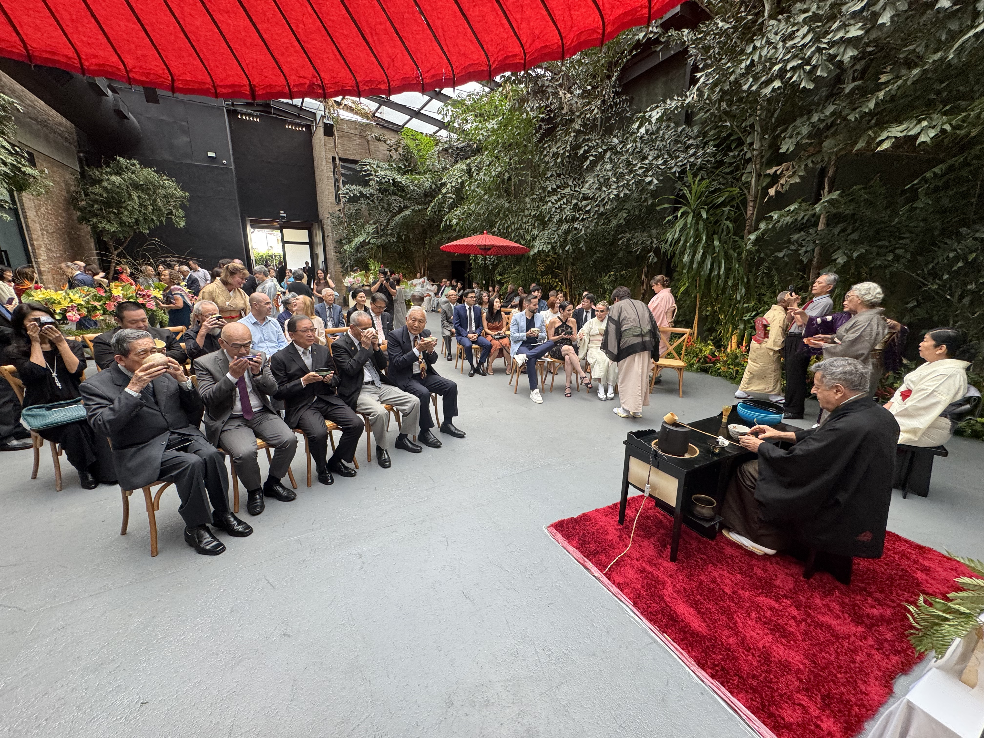 一碗に託す平和の心＝裏千家ブラジルが初点＝鵬雲斎宗匠の遺徳しのぶ