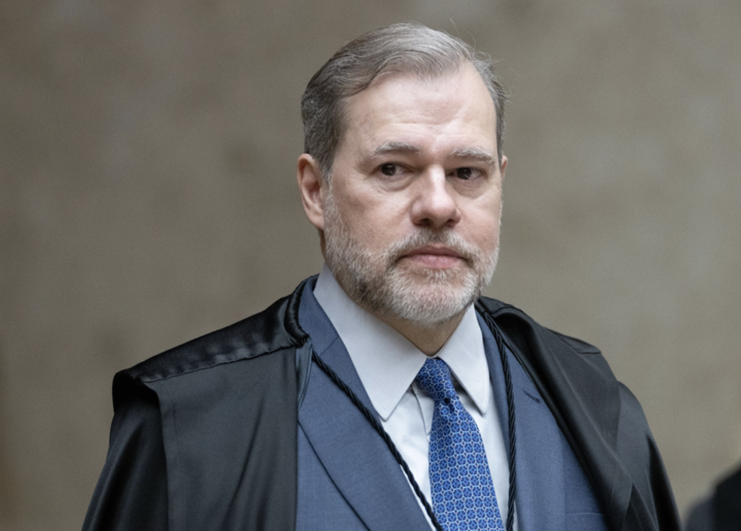 トフォリ判事=リゾート出張で警備費46万レ=マスター銀行絡みで親族関係