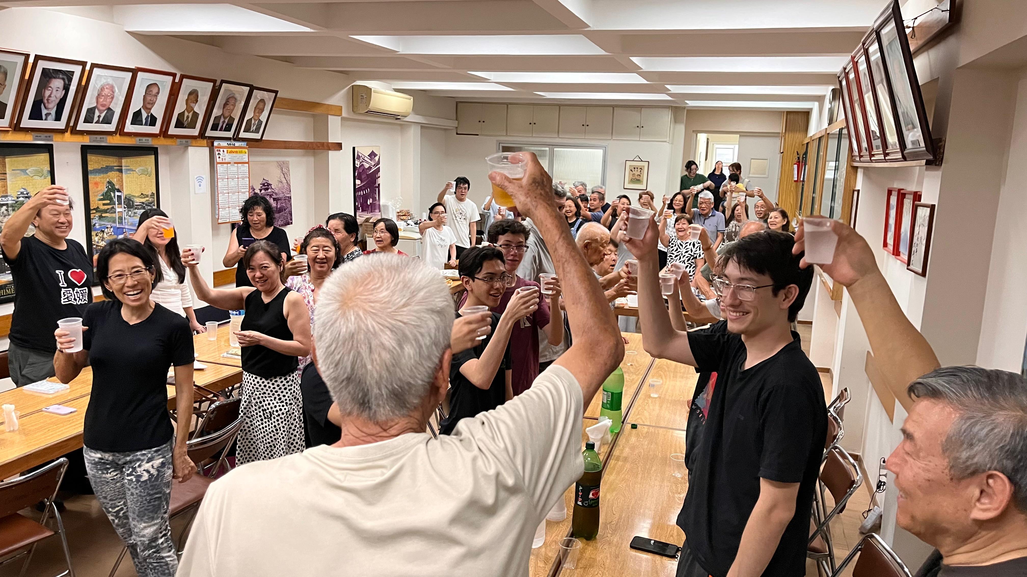 愛媛県人会=餅つき兼ねた忘年会開催=若手参加で活気、約50人交流
