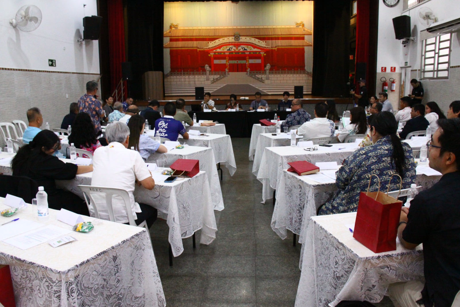 サミットに参加した中南米の沖縄県人会代表ら