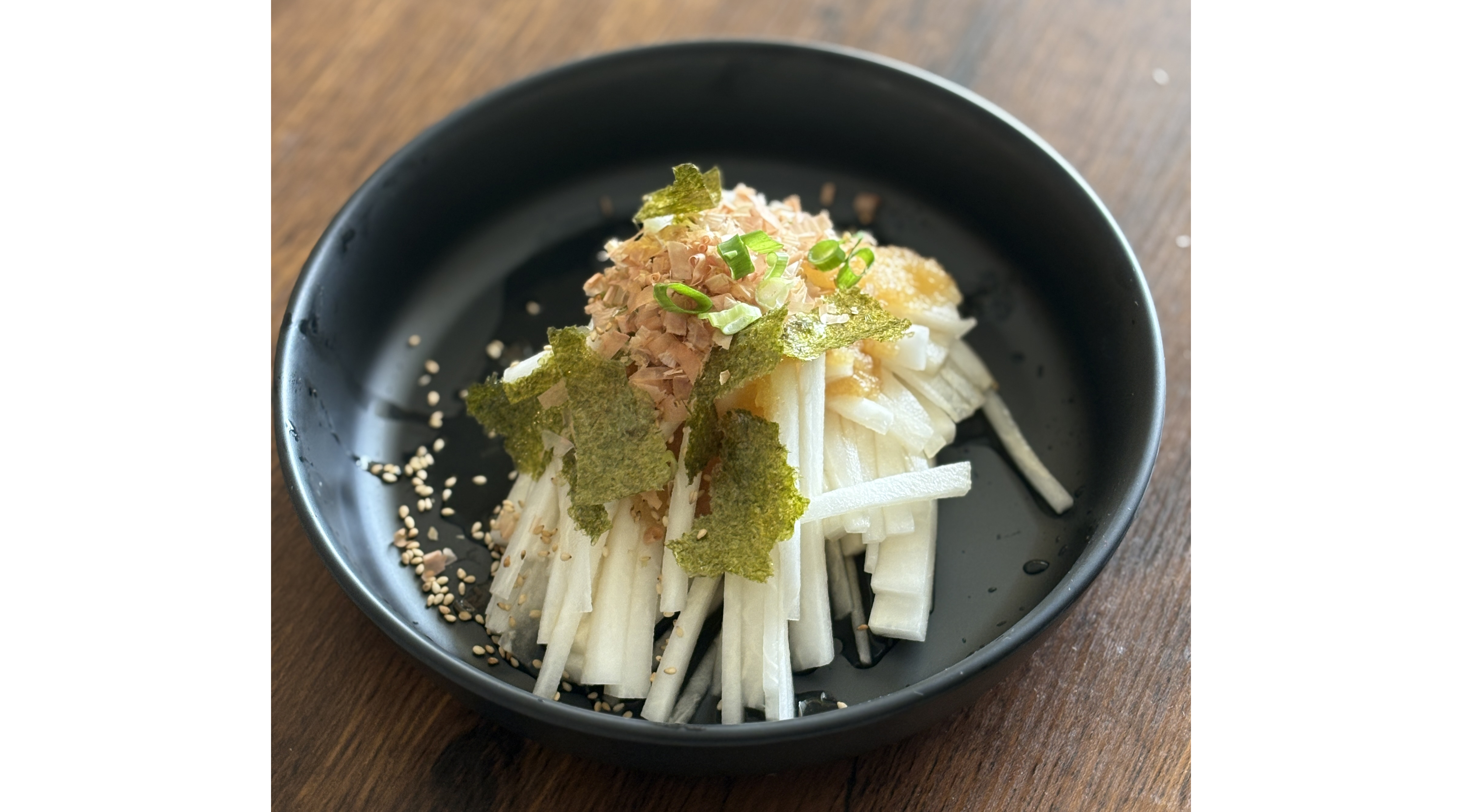 大根サラダ玉葱ドレッシングかけ＝レシピ紹介コーナー「いただきます」（70）＝「日本の家庭料理をブラジルで作る！」