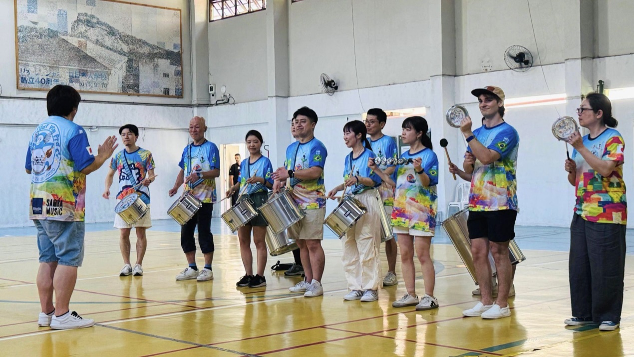 QSVPC＝リオ日本人学校に本場の響き＝東京拠点サンバチームが特別演奏